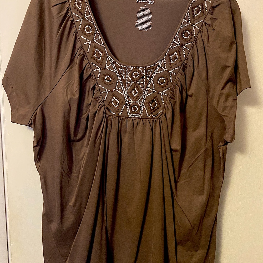 ST. JOHN’s BAY SIZE 1X LADIES BROWN TOP